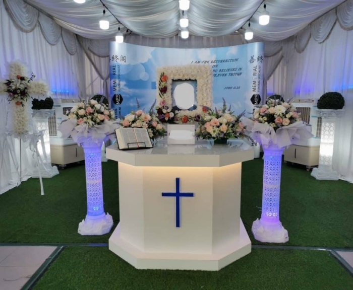 ChristianGallery3 Christian altar with white flower cross