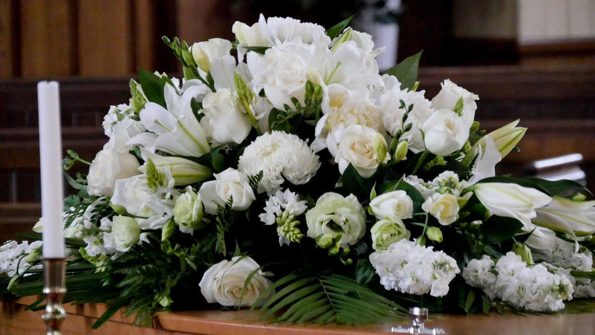 Funeral Flowers and Symbolism: Floral Arrangements & Meaning